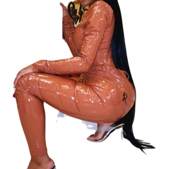 Liquid Set in Nude - Picture 2 of 2